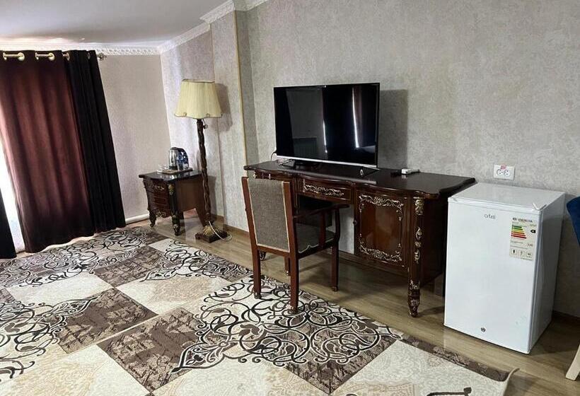 اتاق لوکس, Garden City
