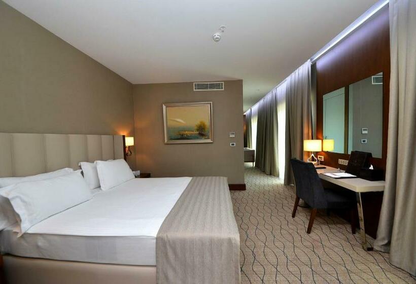 Люкс Кровать Кинг, Ramada By Wyndham Sakarya