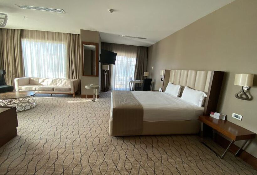 Полулюкс, Ramada By Wyndham Sakarya