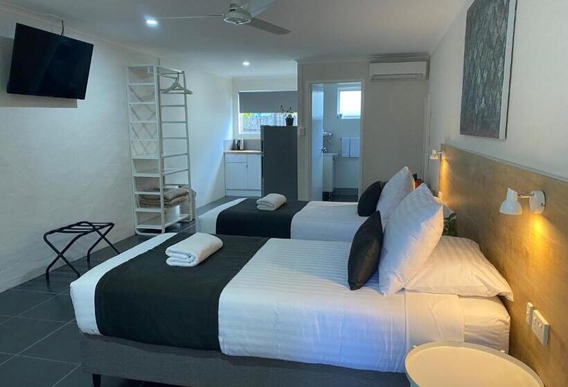 디럭스 룸 킹사이즈 침대, Tin Can Bay Motel