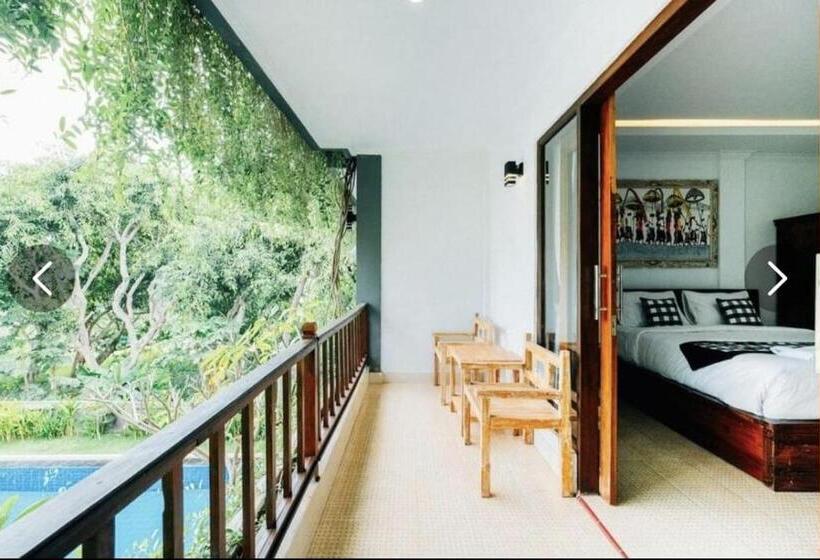 اتاق لوکس با چشم‌انداز دریا, Tinggian Hill Retreat
