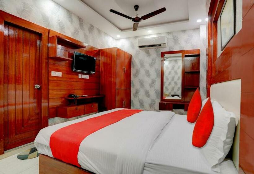 Трехместный Номер Классика, Oyo Flagship 81501 Sambhav Hotel And Restaurant