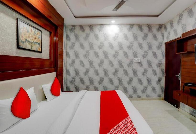 Трехместный Номер Классика, Oyo Flagship 81501 Sambhav Hotel And Restaurant
