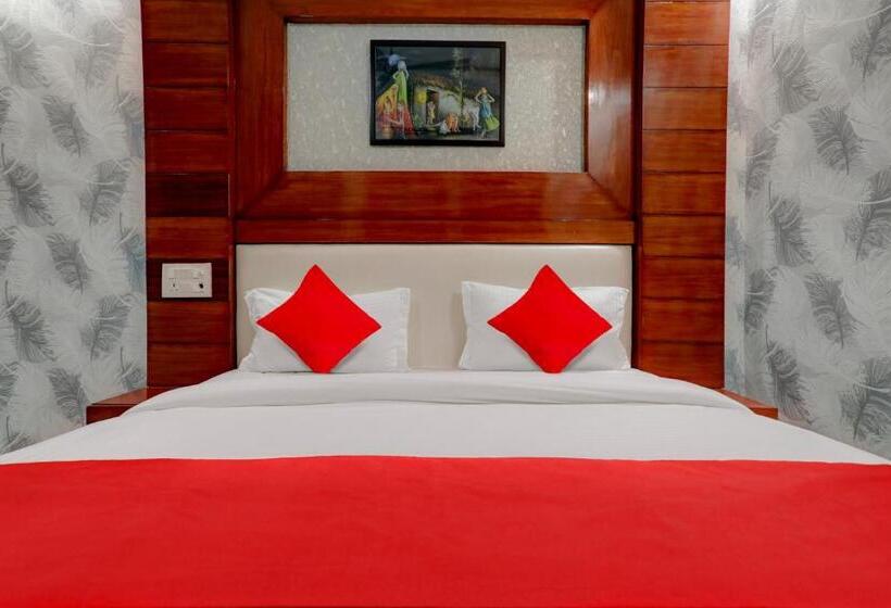 Трехместный Номер Классика, Oyo Flagship 81501 Sambhav Hotel And Restaurant