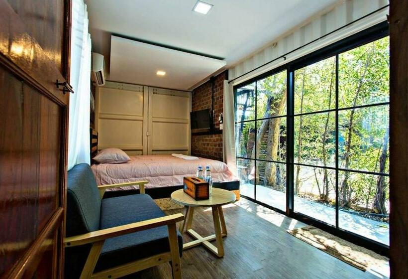 스탠다드 룸 킹사이즈 침대, 99/9 Box Resort