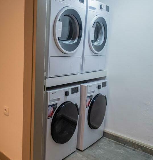 سوییت با چشم‌انداز دریا, Bd Suites