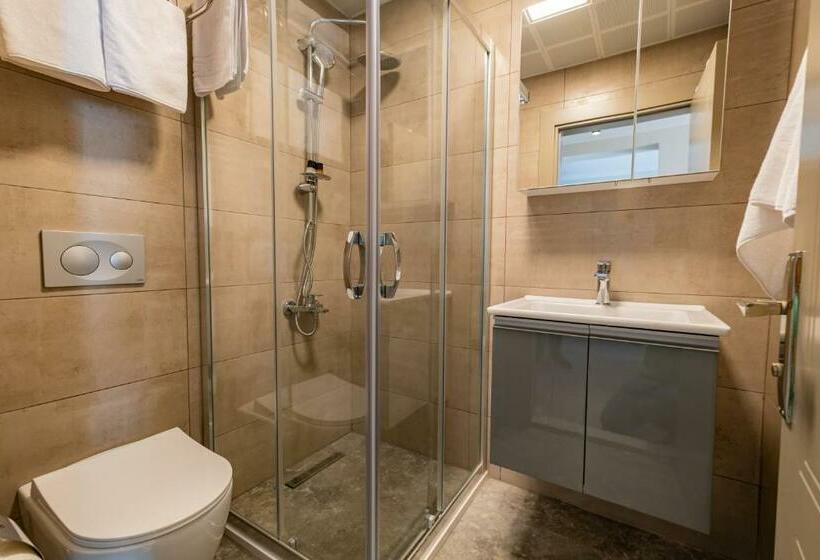 سوییت با چشم‌انداز باغ, Bd Suites