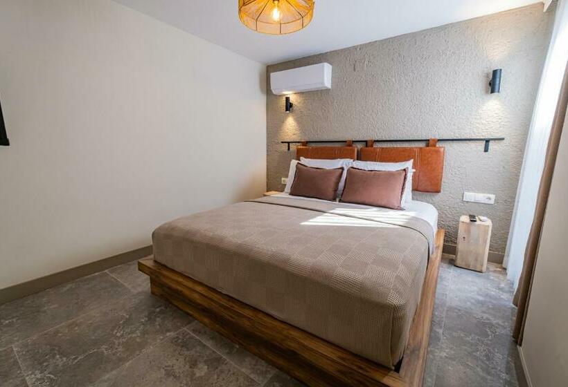 سوییت با چشم‌انداز باغ, Bd Suites
