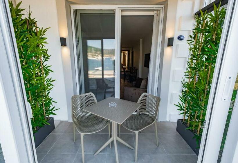 Suite with Terrace, Bd Suites