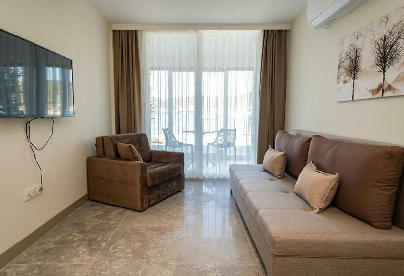 Suite with Terrace, Bd Suites