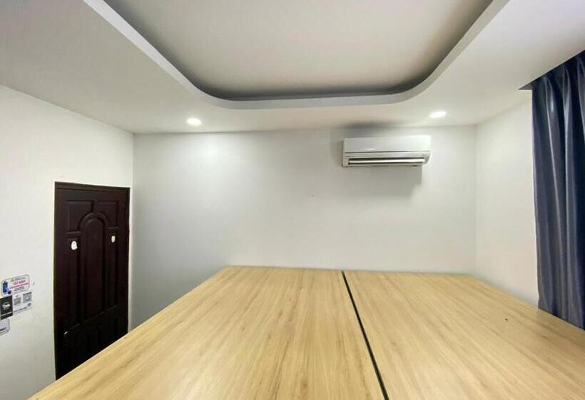 تختخواب در اتاق مشترک, Start House Capsule 5 Min Walk To The Airport