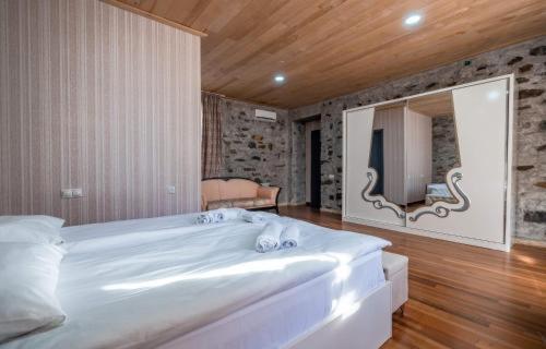 Deluxe Suite King Bed, Svaneti