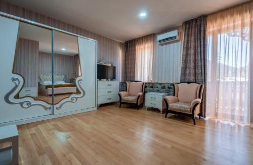 Deluxe Suite King Bed, Svaneti