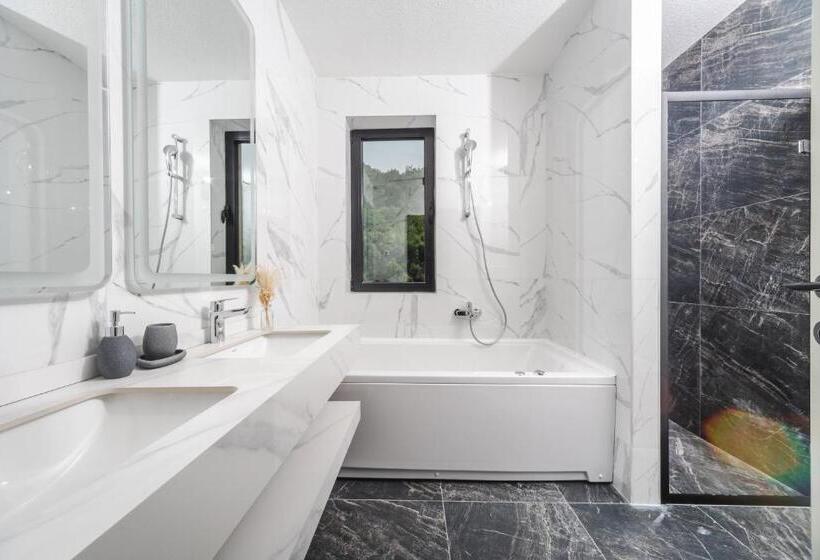 اتاق لوکس, Regent Resort Budva