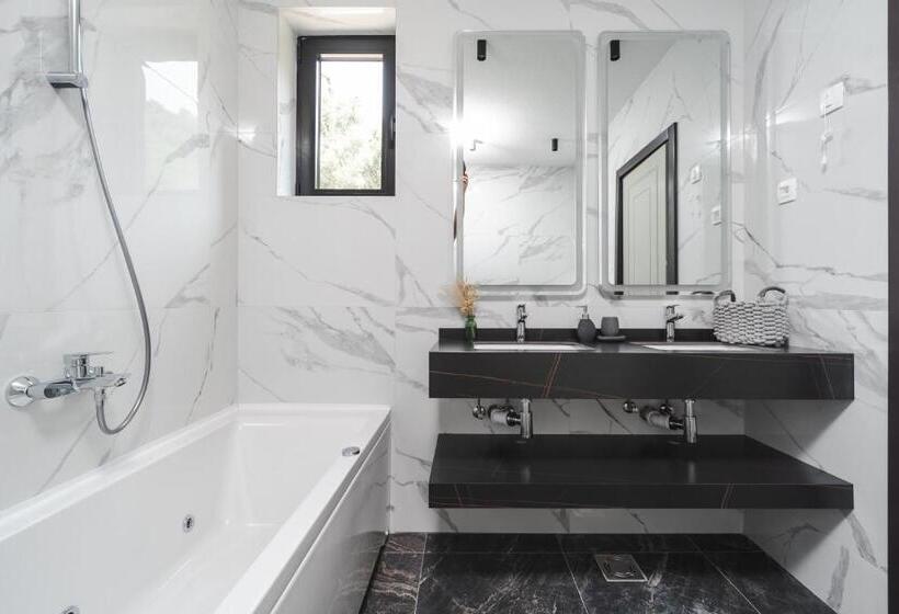 اتاق لوکس, Regent Resort Budva