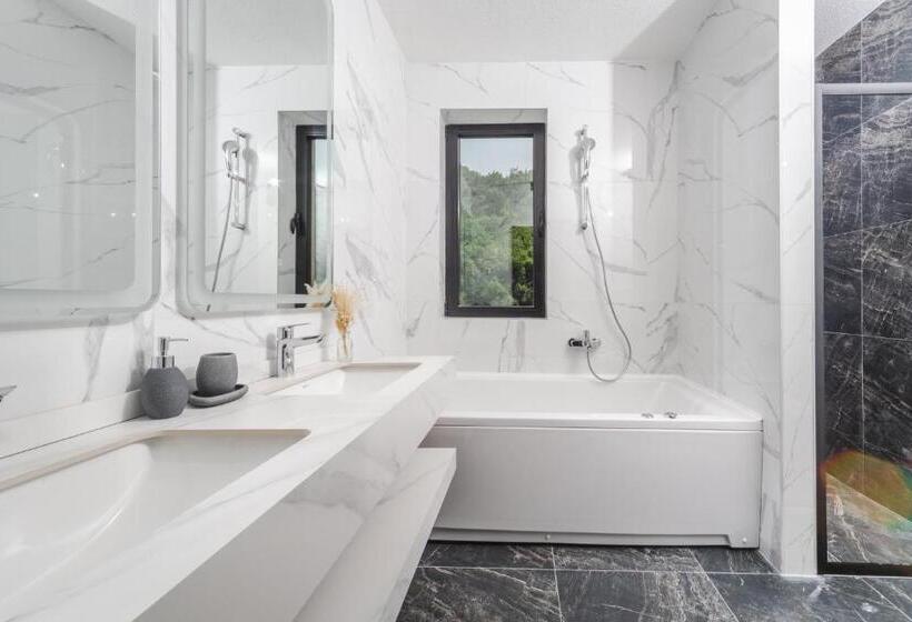 اتاق لوکس, Regent Resort Budva