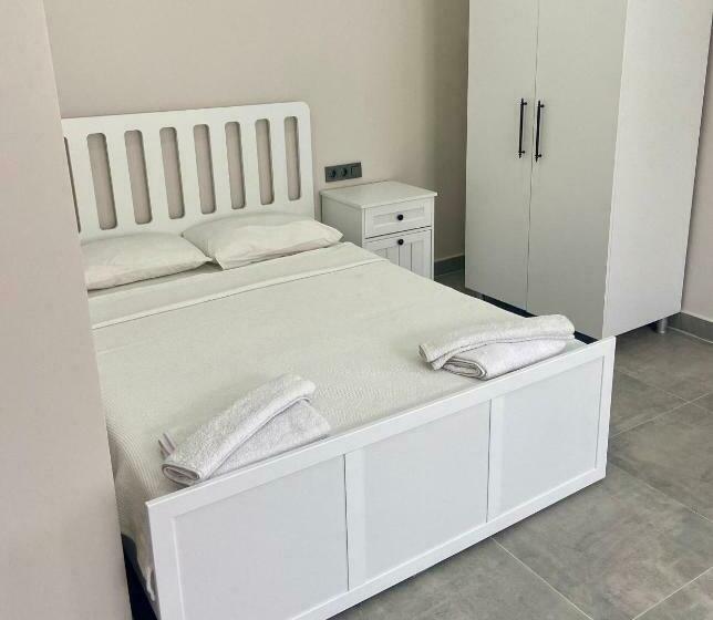 Трехместный Номер Стандарт Вид на Сад, La Sorella Butik