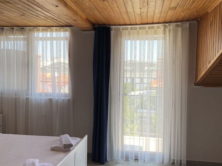 Номер Стандарт Трехместный, La Sorella Butik