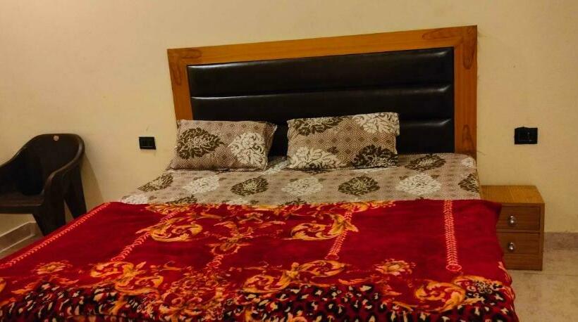 Трехместный Номер Классика, Oyo 80841 Pari Guest House
