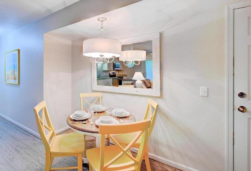 Люкс 2 Спальни, Hilton Vacation Club Beachwoods Kitty Hawk
