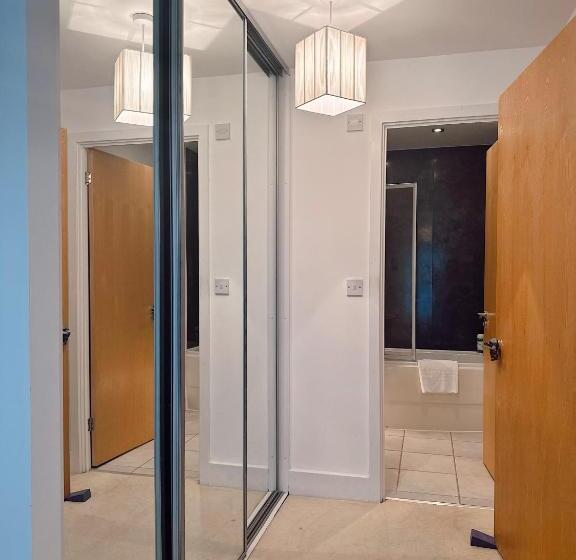 Apartamento 1 Dormitório Vista Mar, Canary Wharf   Luxury Apartments