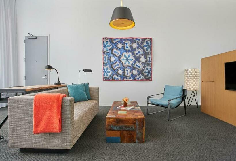 디럭스 스위트, Fordson Hotel, In The Unbound Collection By Hyatt