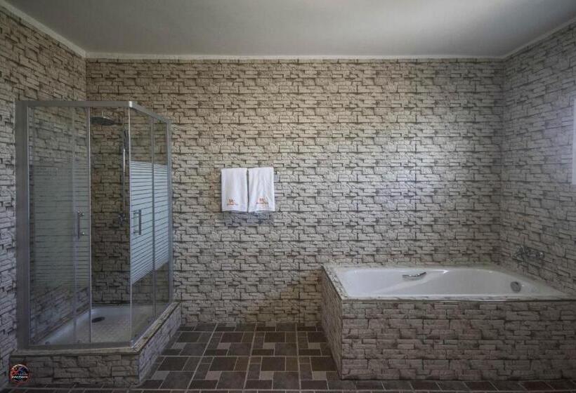اتاق خانوادگی, Mon Choisy Hôtel Majunga