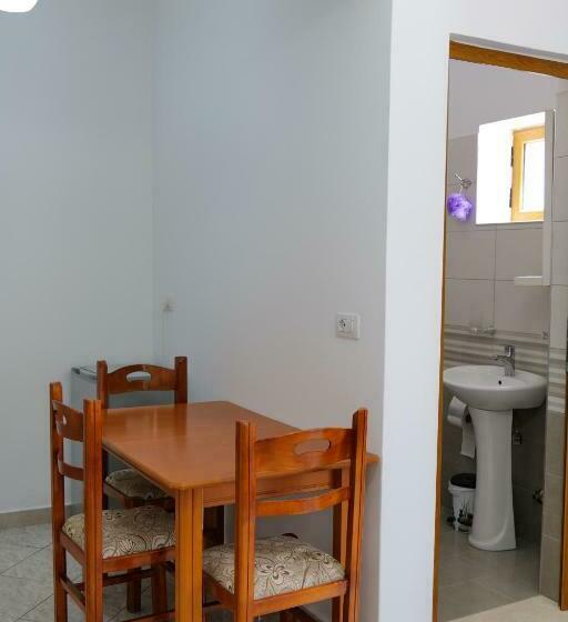اتاق استاندارد سه نفره, Panorama Piqeras