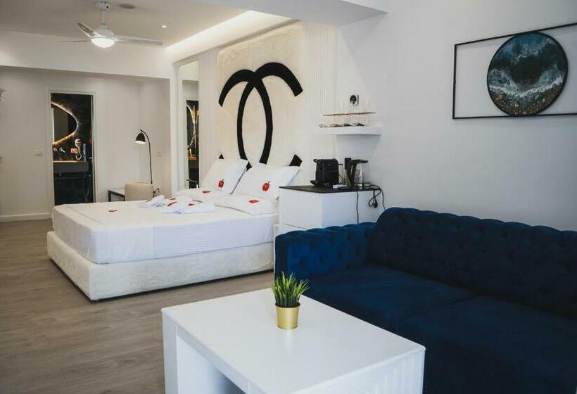 デラックススイート, Adam & Eve Suites