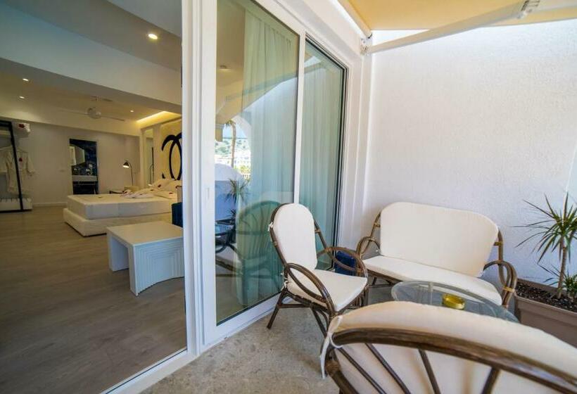 デラックススイート, Adam & Eve Suites