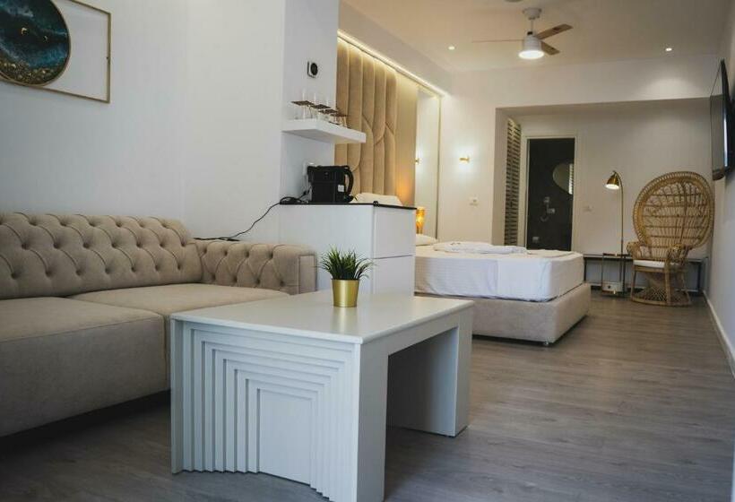 デラックススイート, Adam & Eve Suites