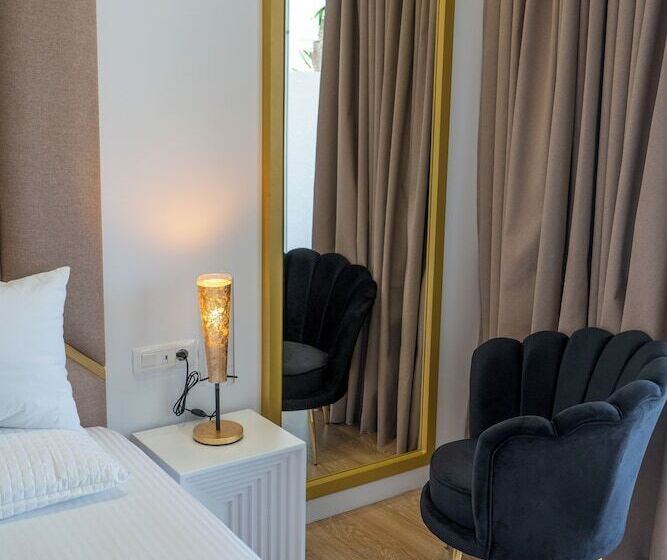 スーペリアースイート, Adam & Eve Suites