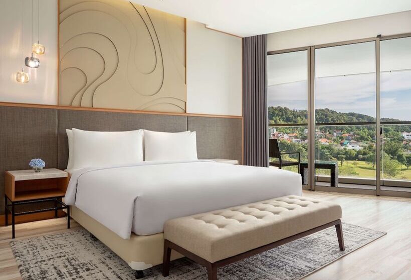 Номер Deluxe, Radisson Golf & Convention Center Batam
