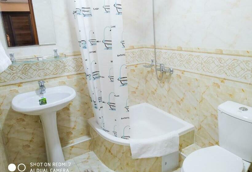 اتاق لوکس, Shams