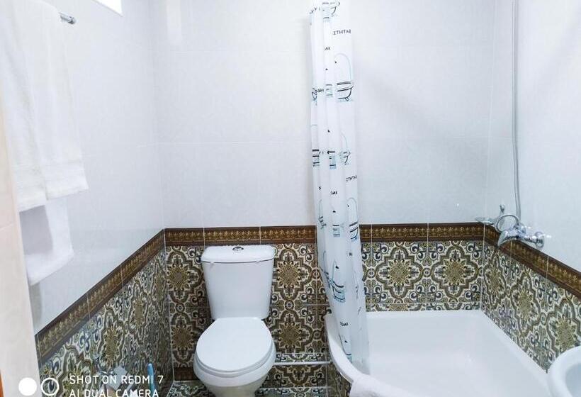 اتاق لوکس, Shams