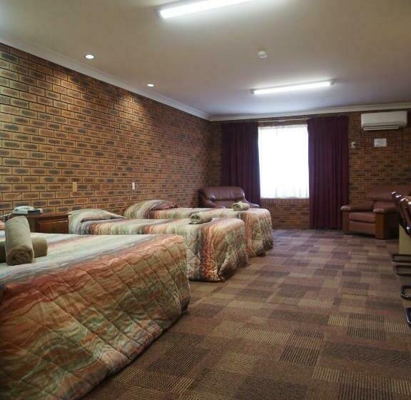 Семейный Номер, Cobar Town And Country Motor Inn