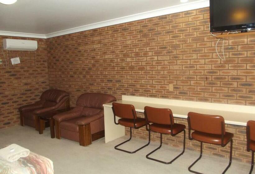 패밀리 룸, Cobar Town And Country Motor Inn