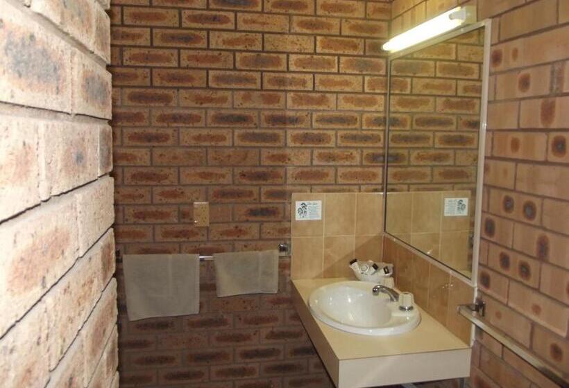 패밀리 룸, Cobar Town And Country Motor Inn