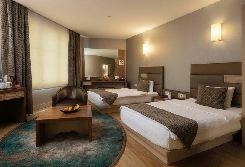 سوییت خانوادگی, Titanic Hotel & Spa