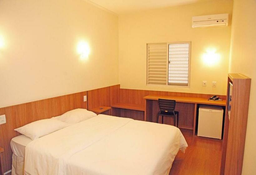 디럭스 룸, Bernal Hotel Econômico