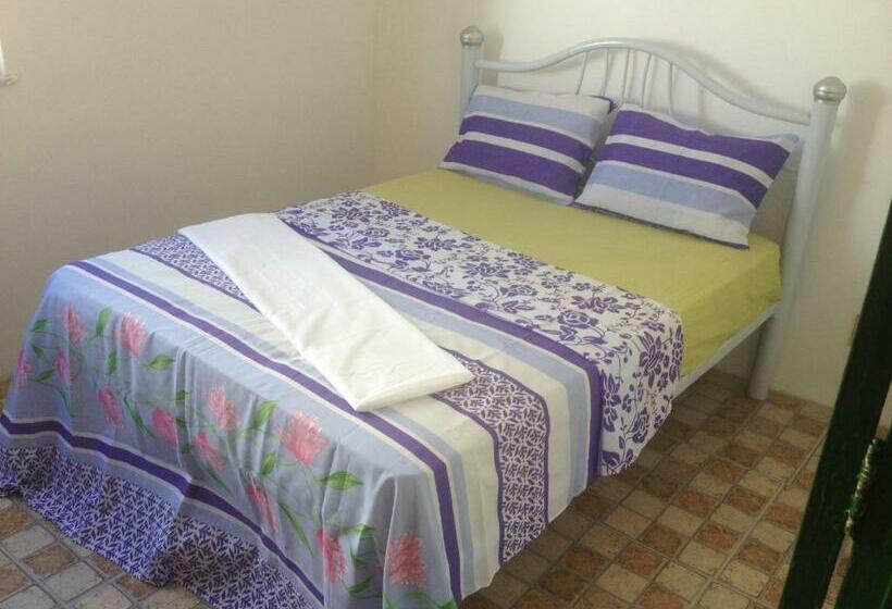 اتاق ساده سه‌ نفره, Hostel Da Providência