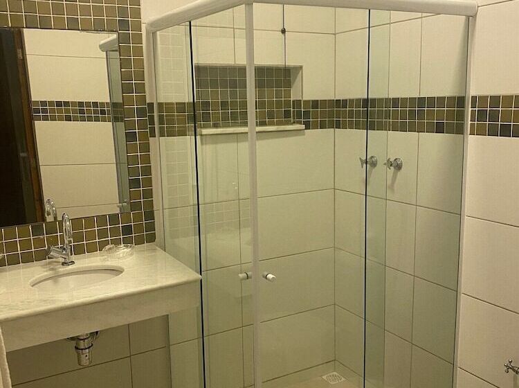 Quarto Triplo Superior, Pousada Princesa Isabel   Visconde