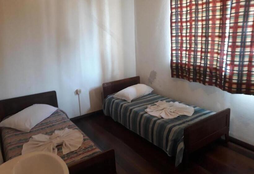 Quarto Estandar Banheiro Compartilhado, Hermann