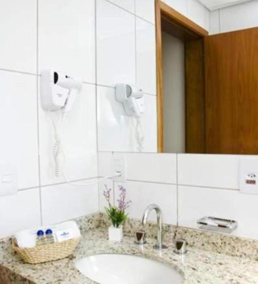 Quarto Triplo Estandar, Millian