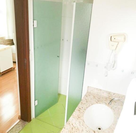 Quarto Triplo Estandar, Millian
