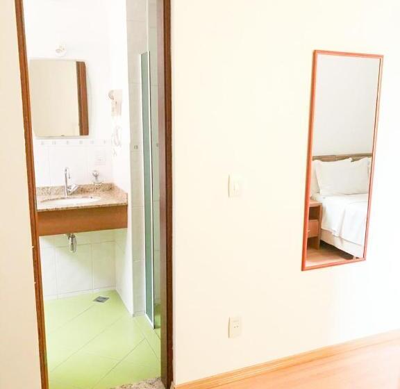 Quarto Estandar, Millian