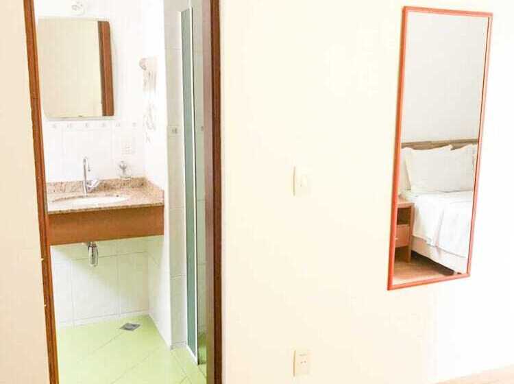 Quarto Triplo Estandar, Millian