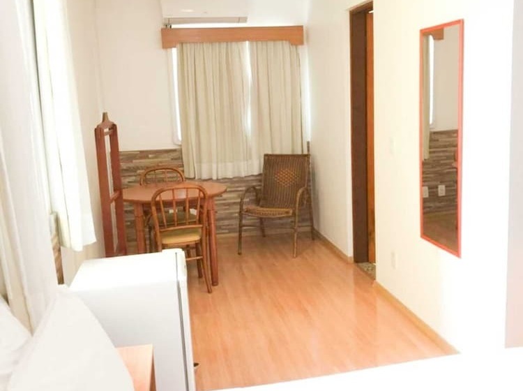 Quarto Triplo Estandar, Millian