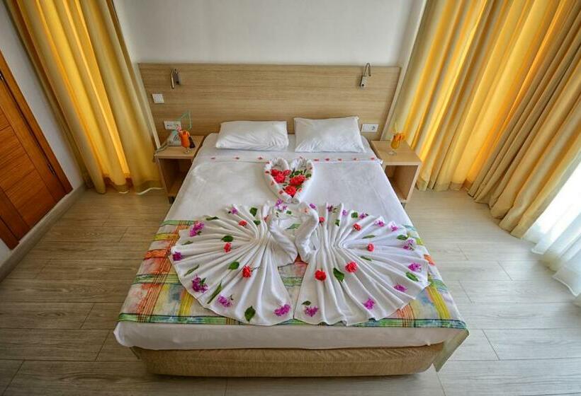 Номер Стандарт Вид на Бассейн, City Hotel Marmaris