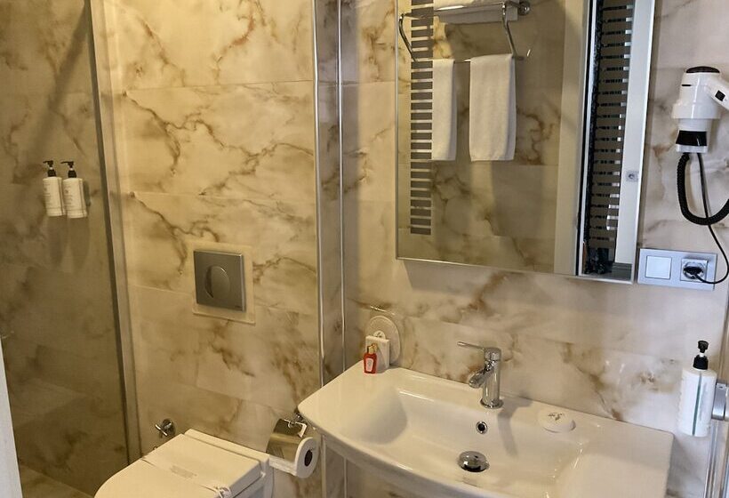Номер Deluxe, Zade